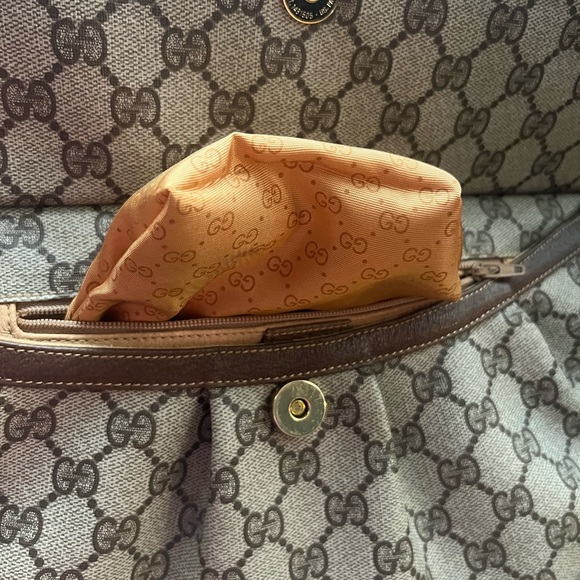 Authentic GUCCI clutch - Picture 14 of 15
